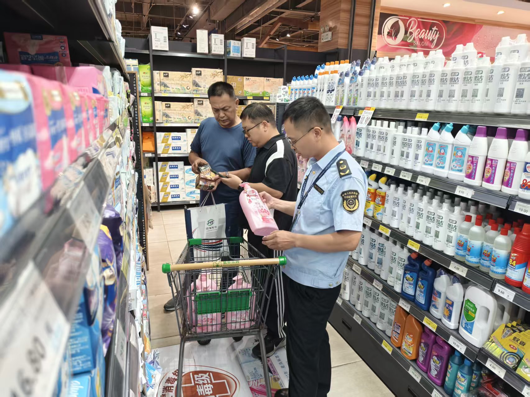 廣昌縣市場(chǎng)監(jiān)督管理局扎實(shí)開展日用品、眼鏡、校服產(chǎn)品質(zhì)量專項(xiàng)監(jiān)督抽檢工作